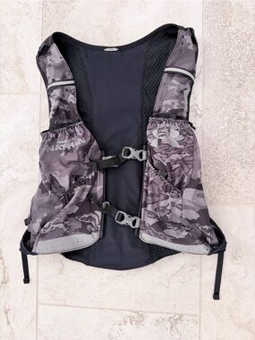 Under Armour/Nathan Infinite 8L Race Vest